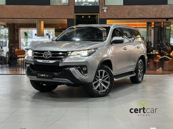 TOYOTA HILUX SW4 2.8 SRX 4X4 7 LUGARES 16V TURBO INTERCOOLER DIESEL 4P AUTOMÁTICO